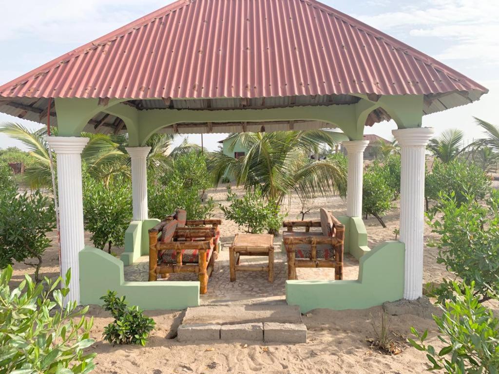 Bosofet Beach And Creek Lodge Sanyang Bagian luar foto