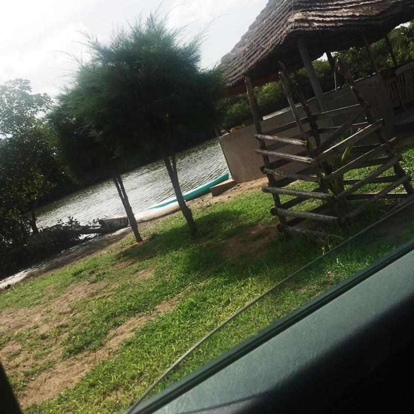 Bosofet Beach And Creek Lodge Sanyang Bagian luar foto