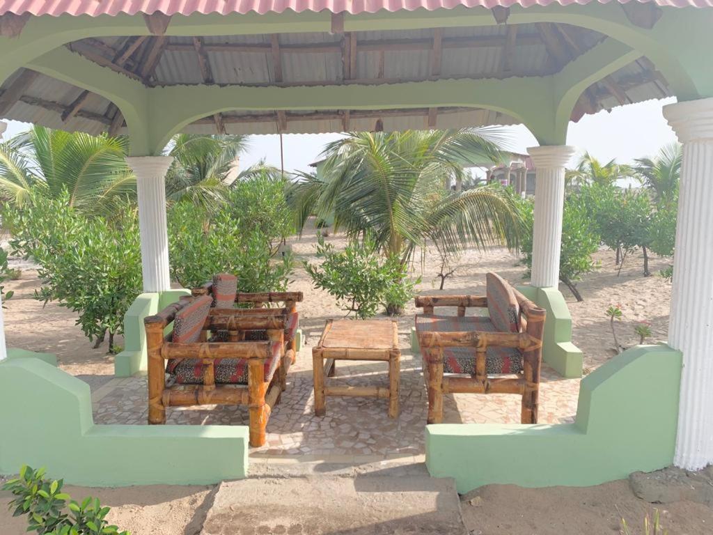 Bosofet Beach And Creek Lodge Sanyang Bagian luar foto