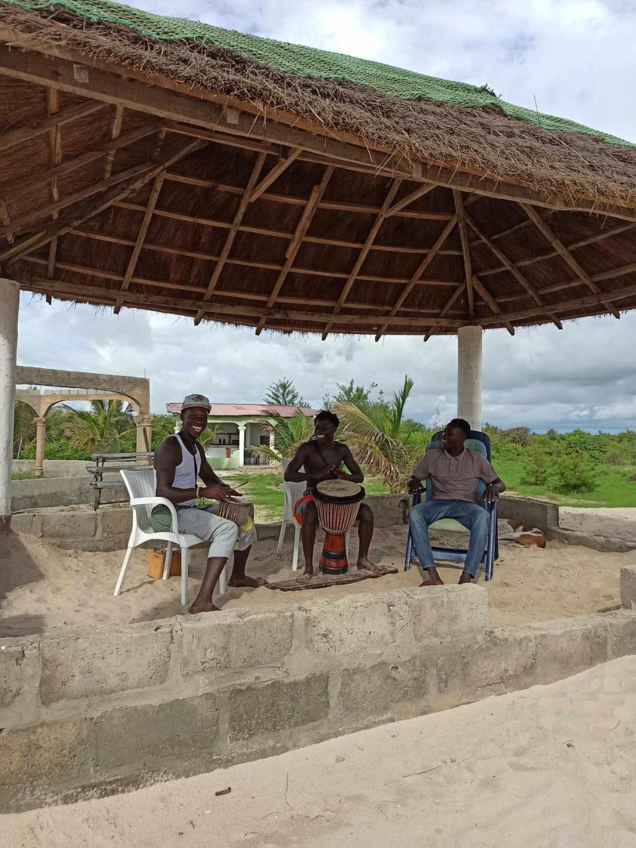 Bosofet Beach And Creek Lodge Sanyang Bagian luar foto